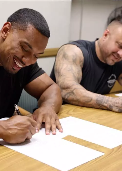 Larry Wheels et Ryan Benson - Signature du bail